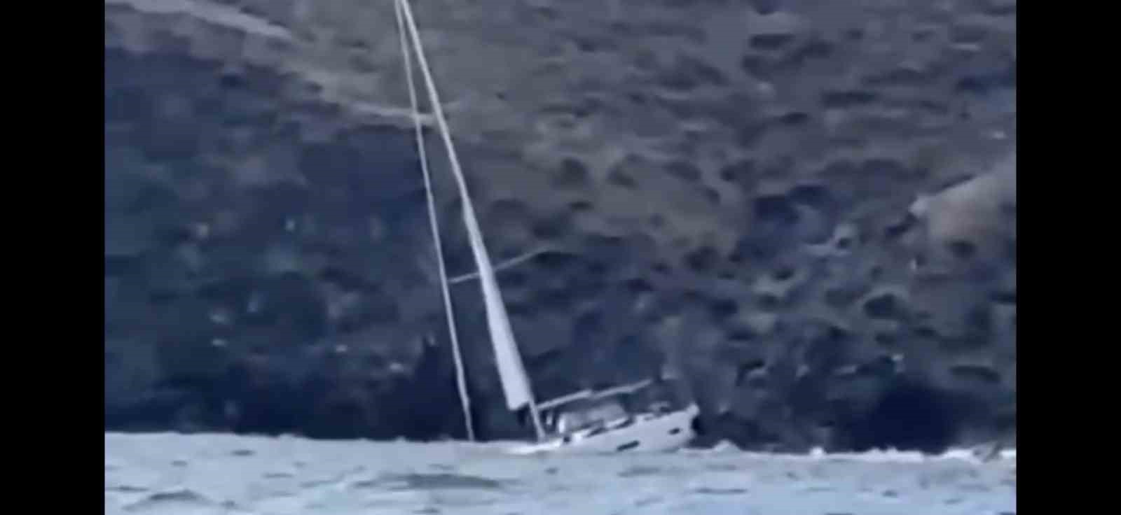 Koyun Adası’nda mahsur kalan 2 kişi Sahil Güvenlik helikopteriyle kurtarıldı