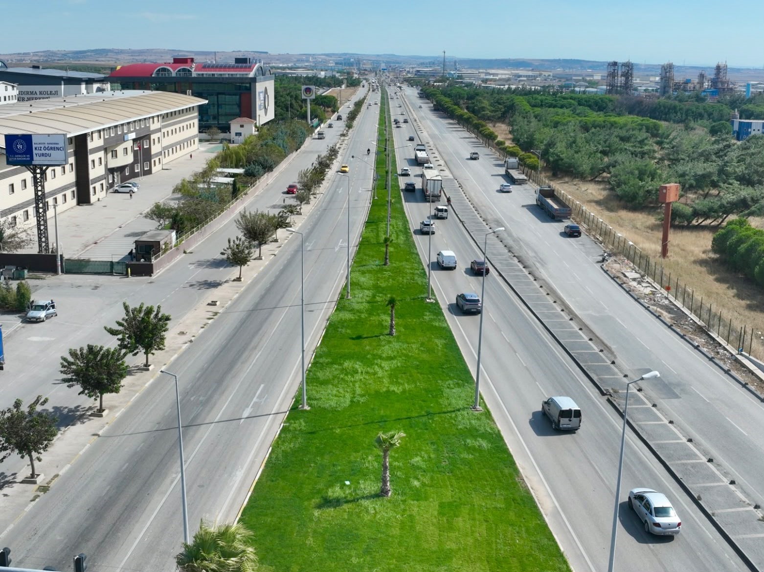 Bandırma’nın girişi Büyükşehir’le yenilendi