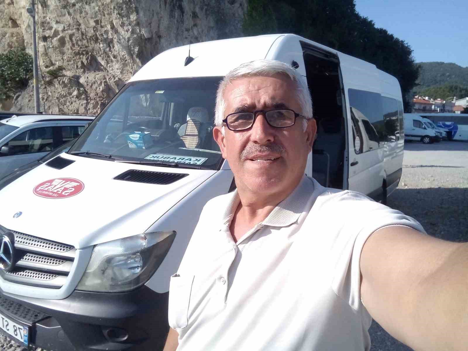Bartın-Karabük yolunda tır ile minibüs çarpıştı: 1 ölü, 11 yaralı