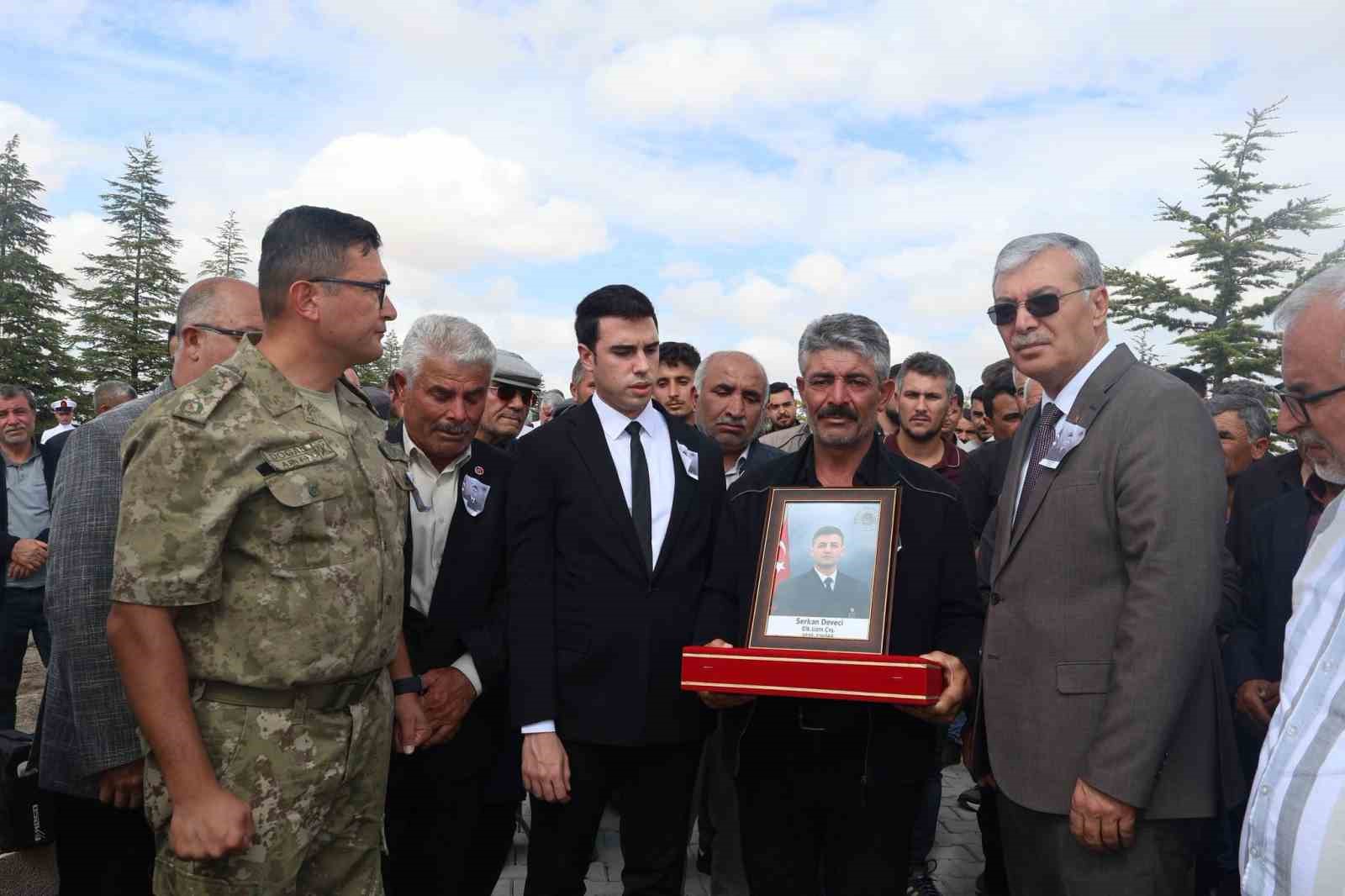 Düğünde isabet eden kurşunla hayatını kaybeden uzman çavuş son yolculuğuna uğurlandı