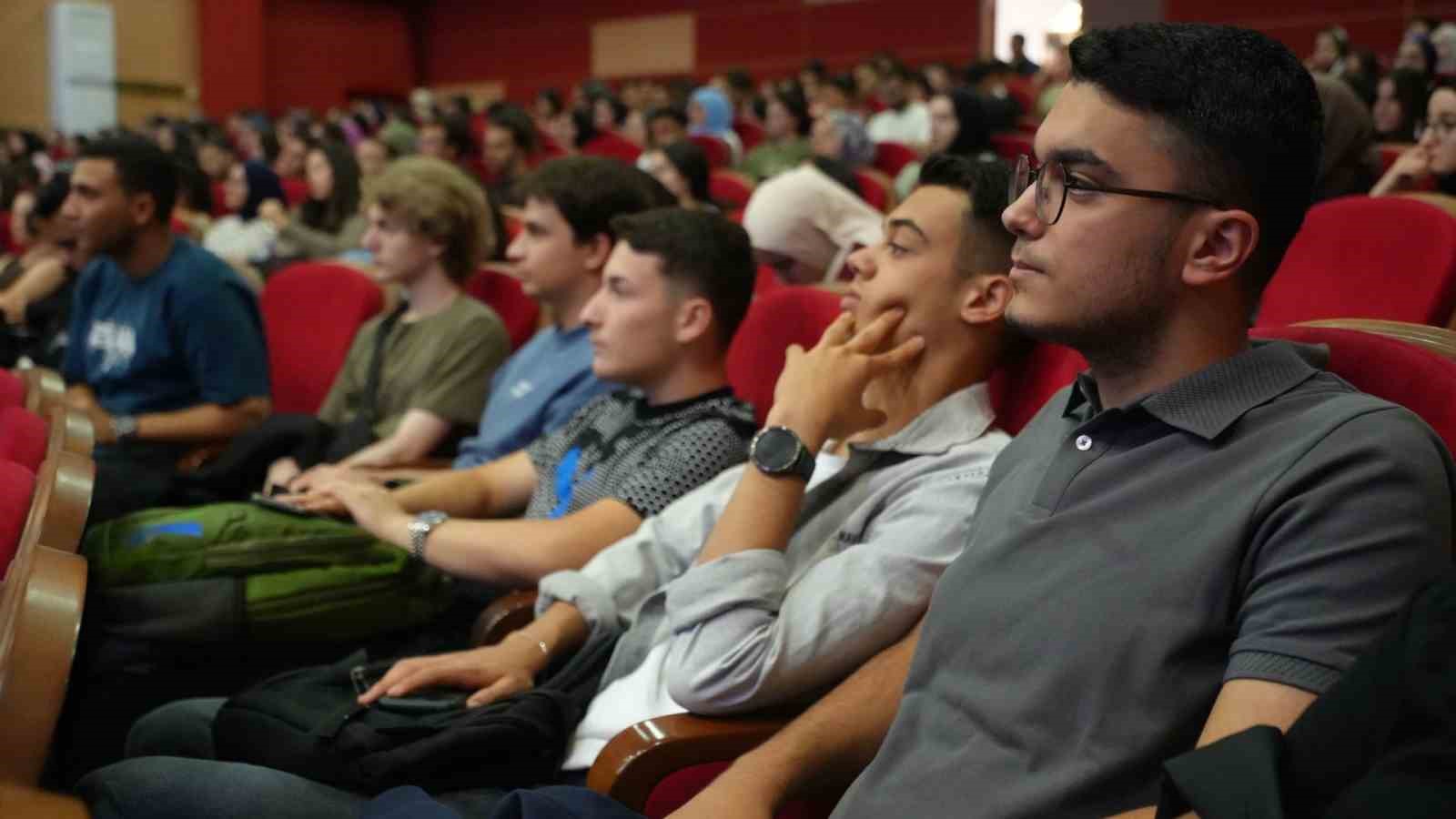 KBÜ’de yeni öğrencilerin üniversite yolculuğu oryantasyonla başladı