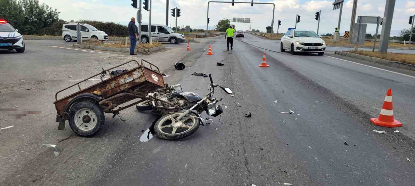Manisa’da sepetli motosiklet tırla çarpıştı: 1 ölü