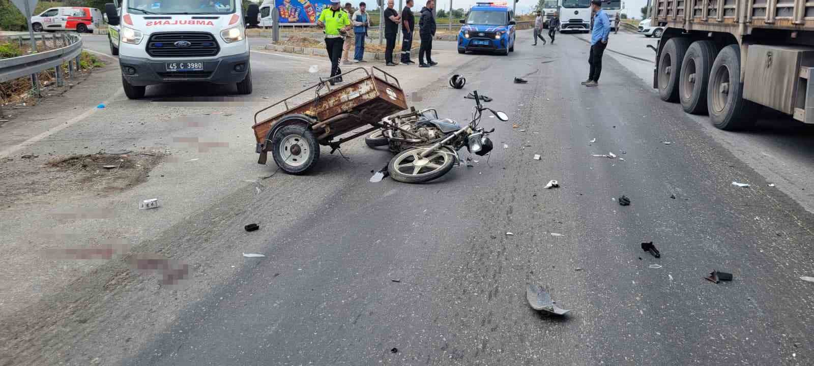 Manisa’da sepetli motosiklet tırla çarpıştı: 1 ölü