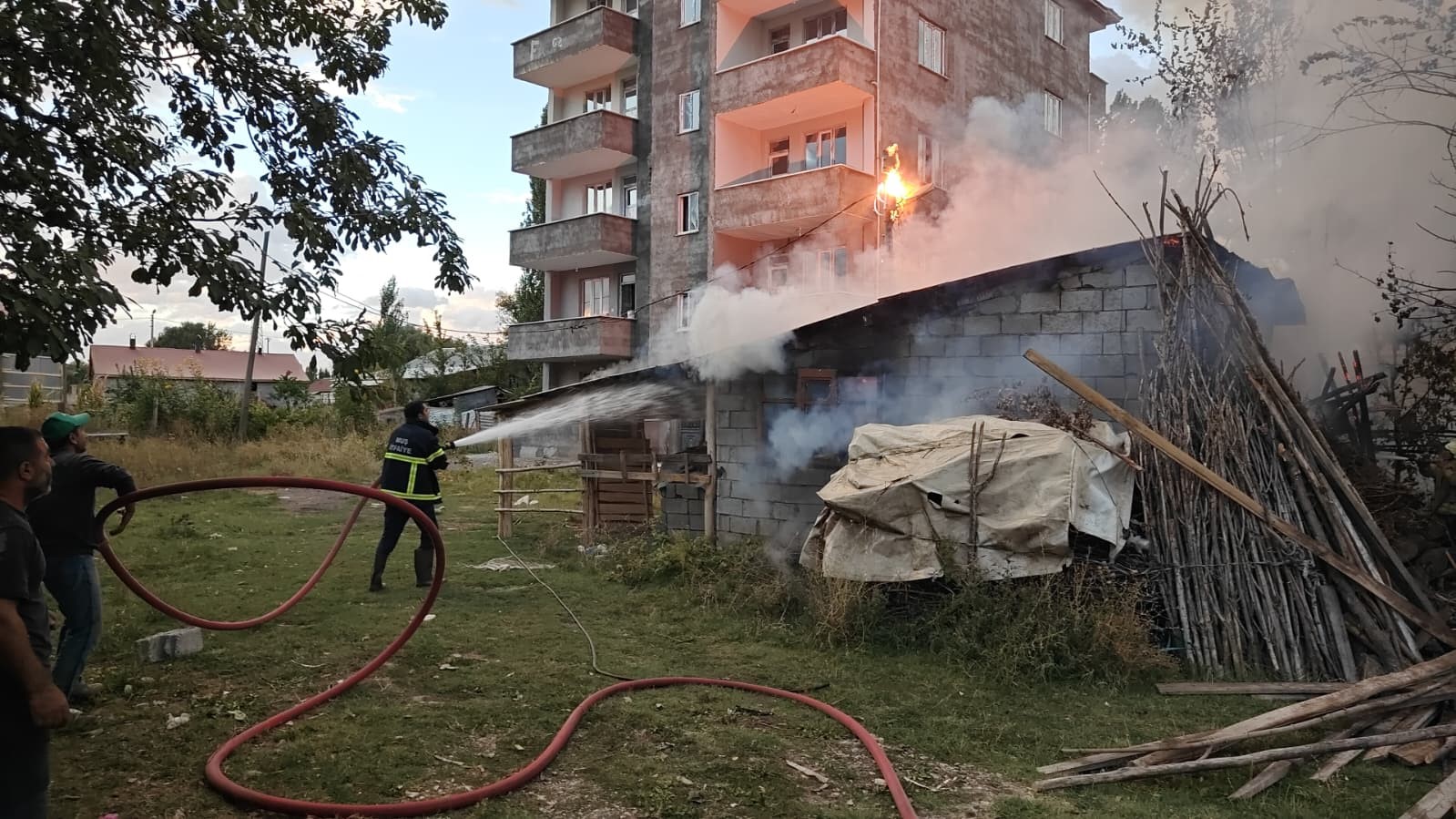 Muş’ta odunlukta korkutan yangın