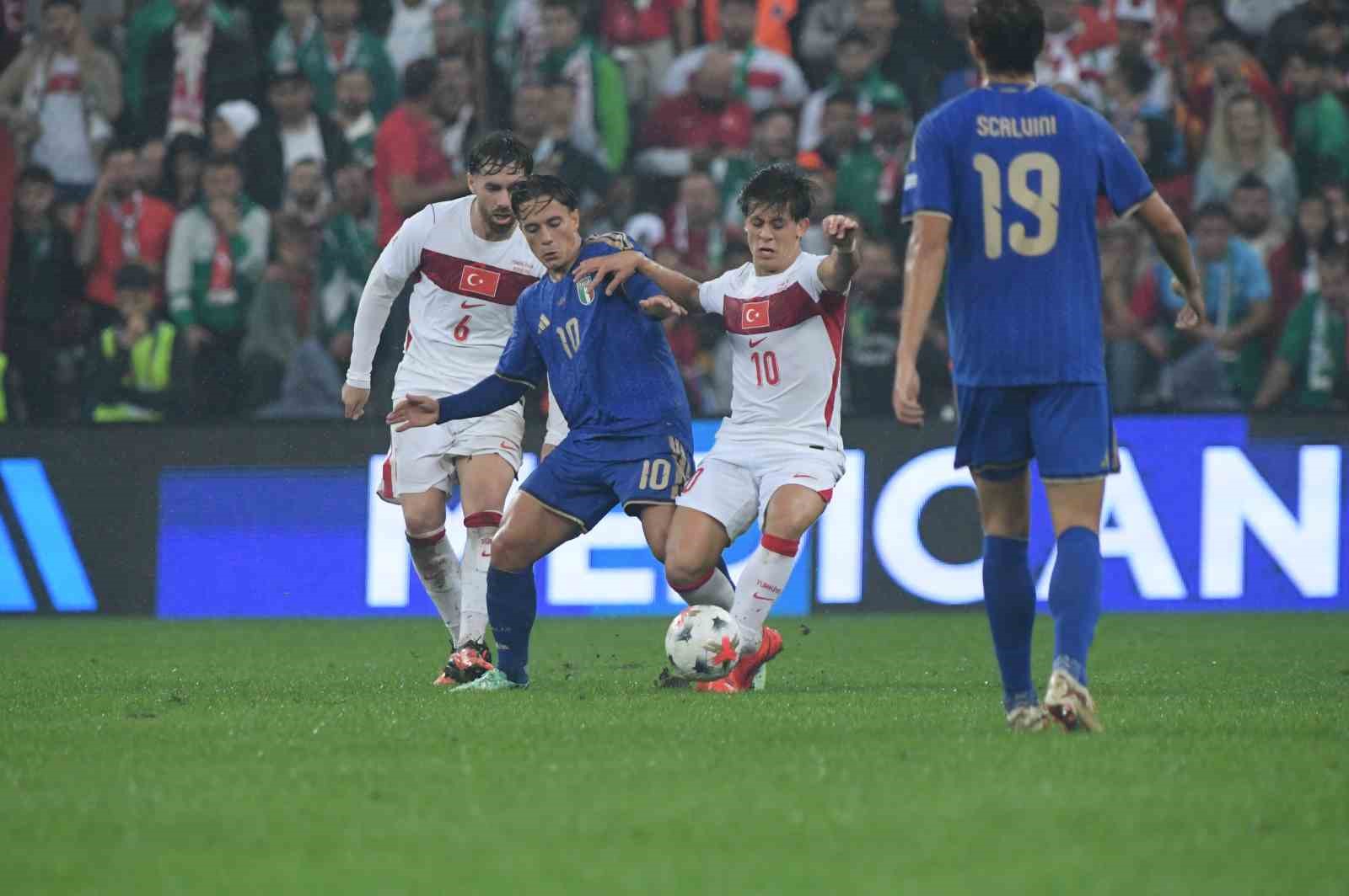 UEFA Uluslar Ligi: Türkiye: 0 - İtalya: 3 (İlk yarı)