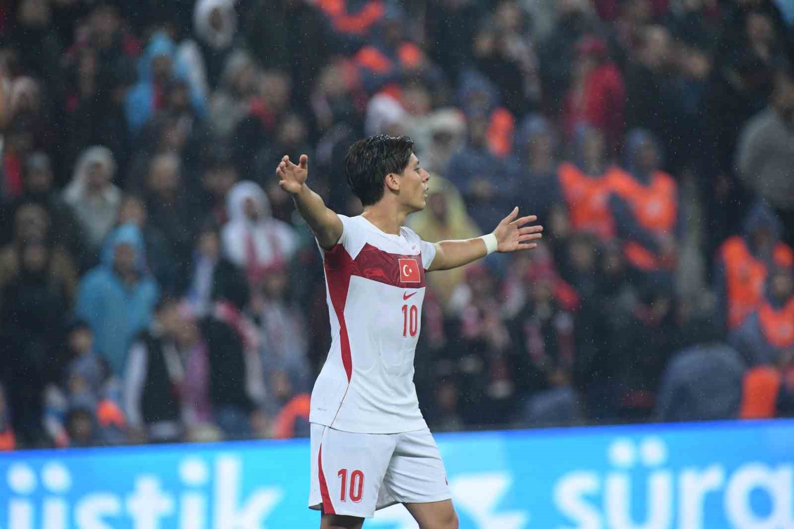 UEFA Uluslar Ligi: Türkiye: 0 - İtalya: 3 (İlk yarı)