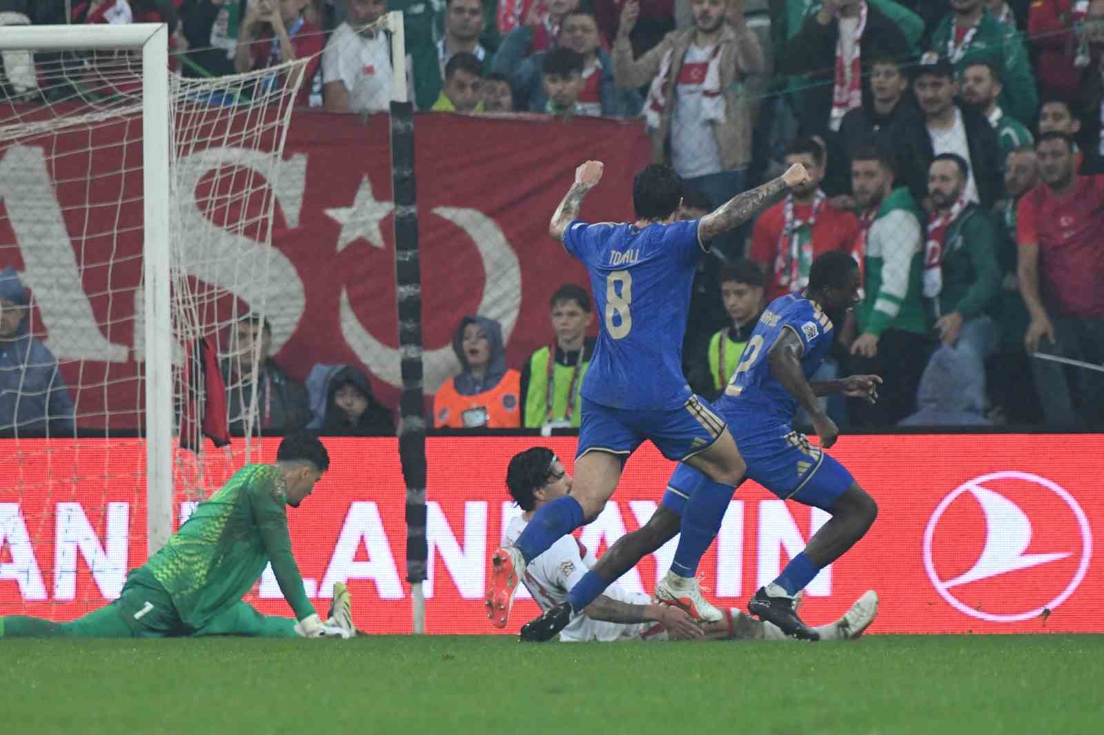 UEFA Uluslar Ligi: Türkiye: 0 - İtalya: 3 (İlk yarı)