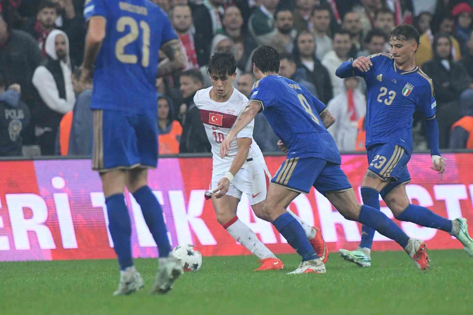 UEFA Uluslar Ligi: Türkiye: 0 - İtalya: 3 (İlk yarı)