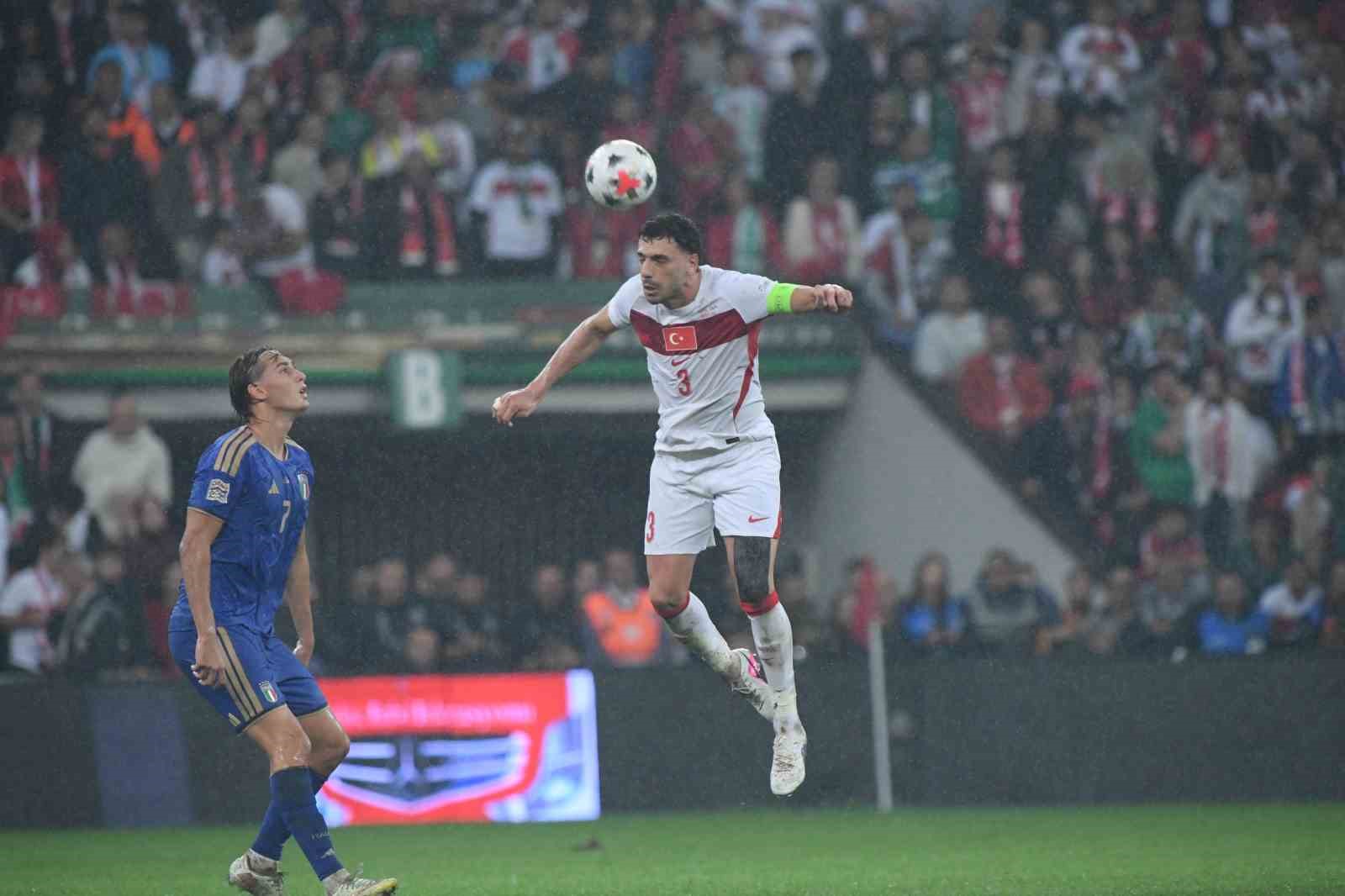UEFA Uluslar Ligi: Türkiye: 0 - İtalya: 3 (İlk yarı)