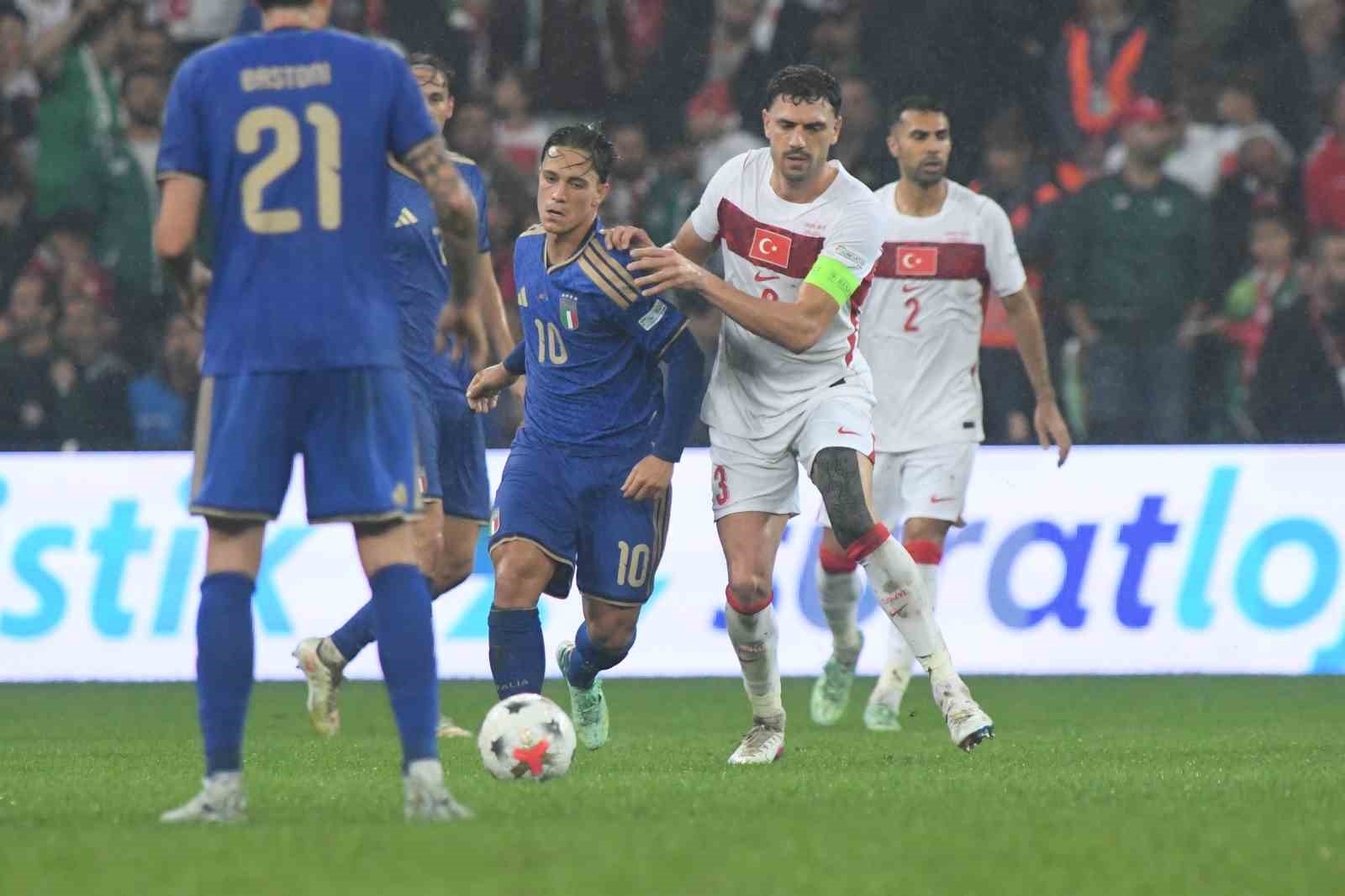 UEFA Uluslar Ligi: Türkiye: 0 - İtalya: 3 (İlk yarı)