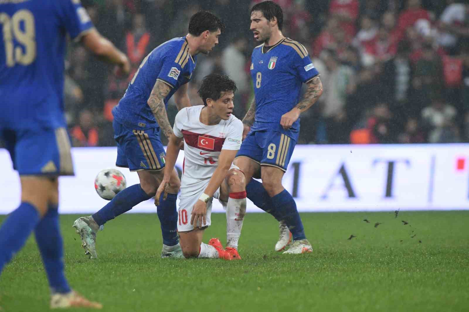 UEFA Uluslar Ligi: Türkiye: 0 - İtalya: 3 (İlk yarı)