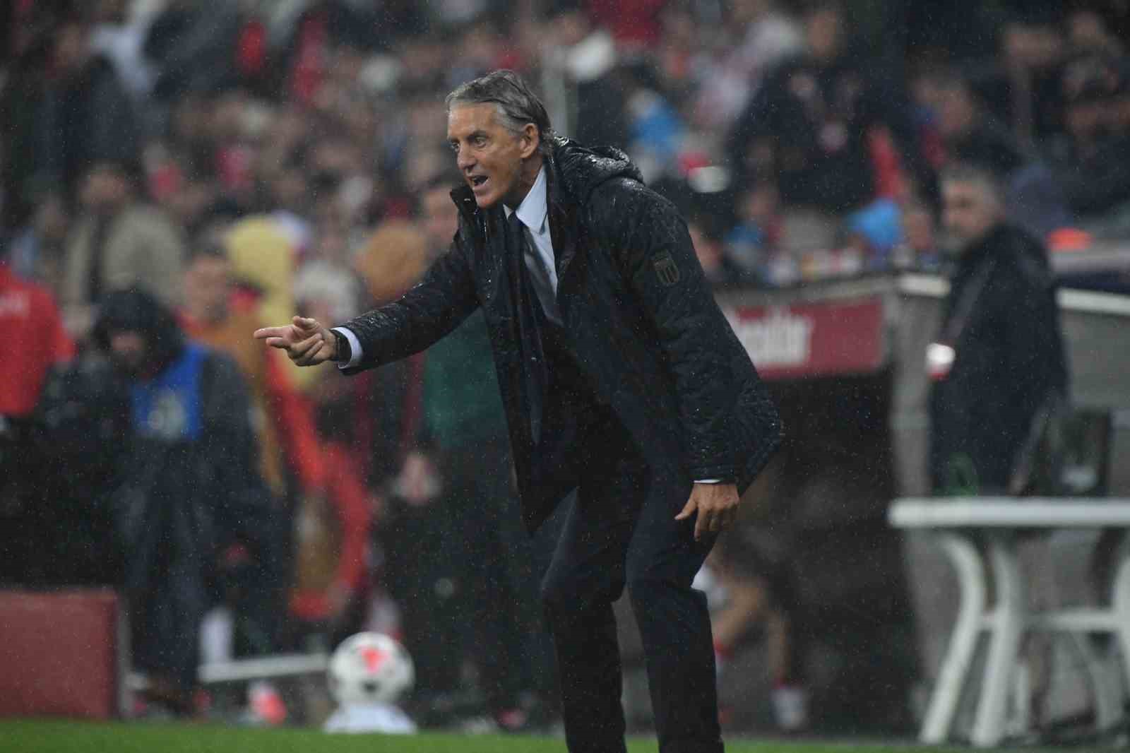 UEFA Uluslar Ligi: Türkiye: 0 - İtalya: 3 (İlk yarı)