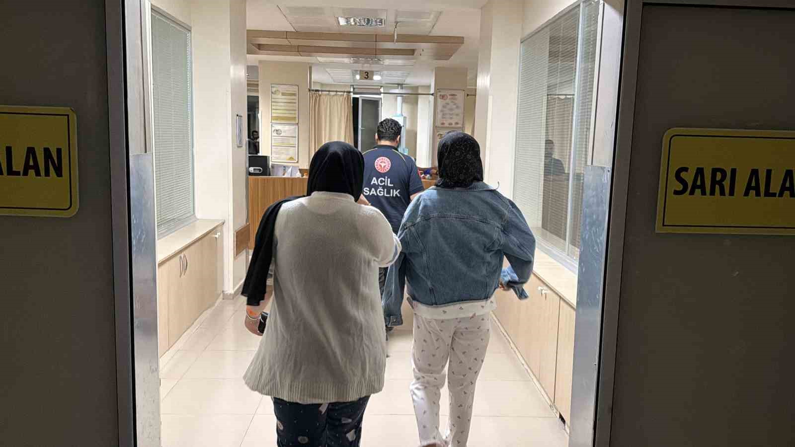 Yurtta kalan iki öğrenci gıda zehirlenmesi şüphesiyle hastaneye kaldırıldı
