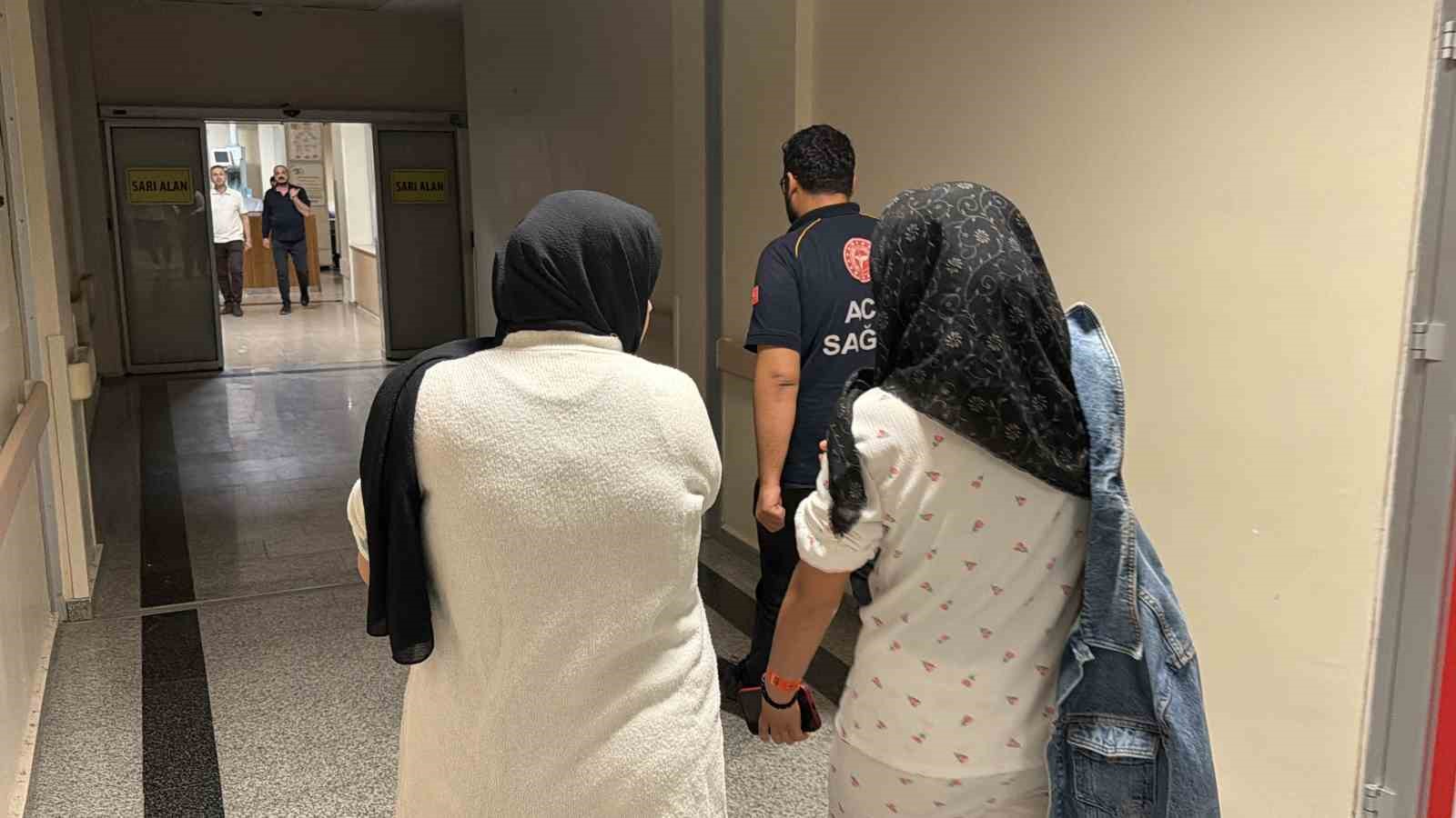 Yurtta kalan iki öğrenci gıda zehirlenmesi şüphesiyle hastaneye kaldırıldı