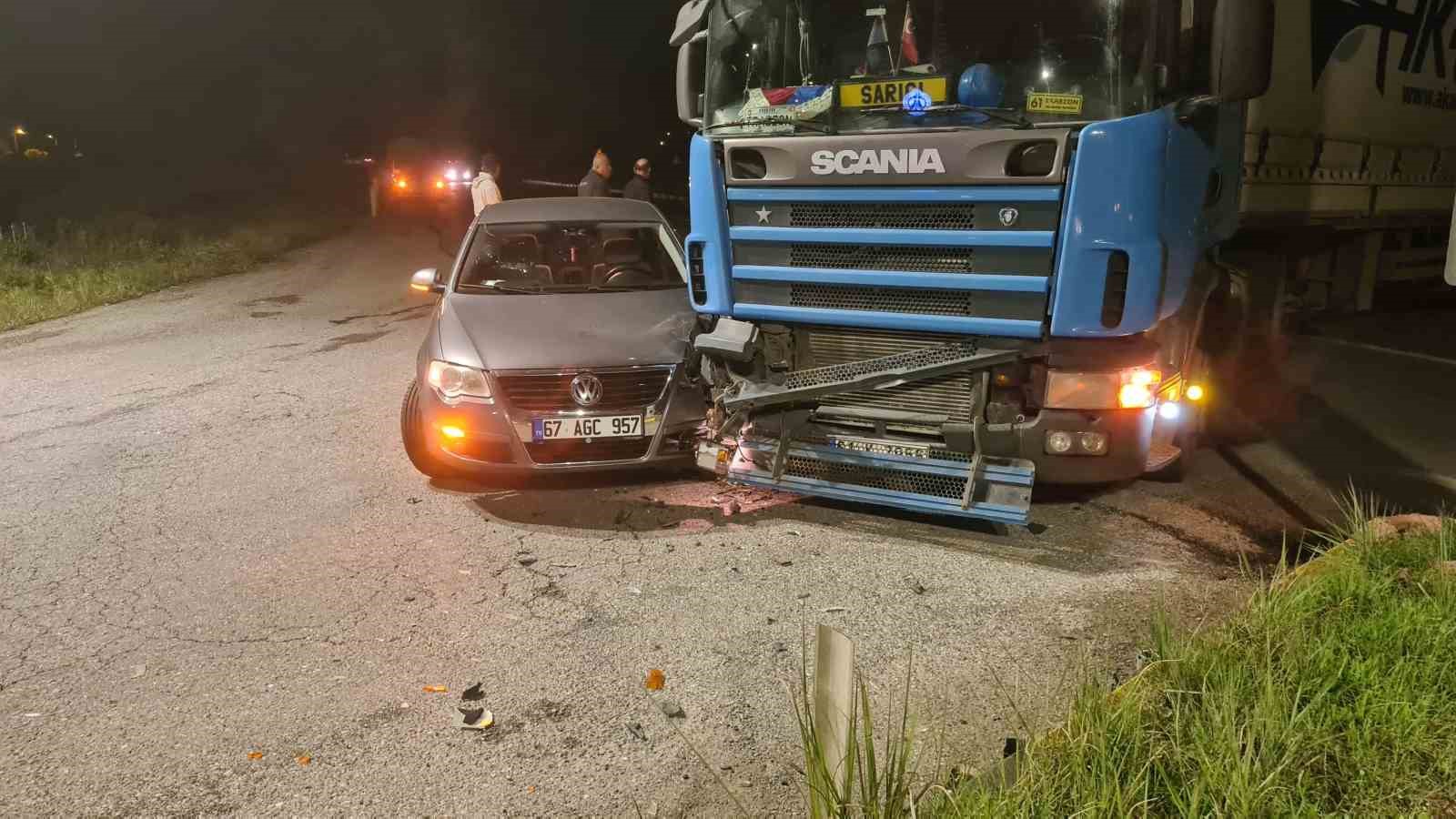 Zonguldak’ta tır ile otomobil çarpıştı