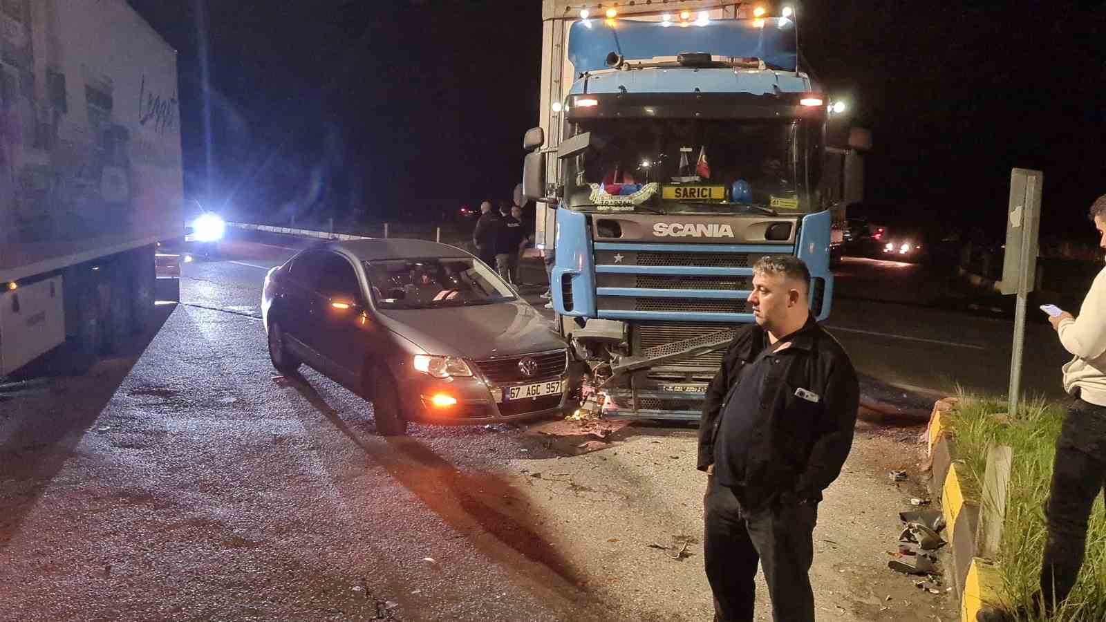 Zonguldak’ta tır ile otomobil çarpıştı