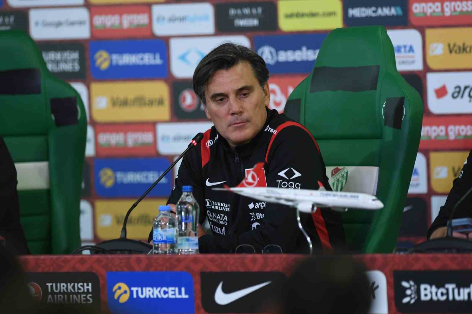 Vincenzo Montella’dan istifa açıklaması: "Hayır, yaptığım çalışmalara inanıyorum"