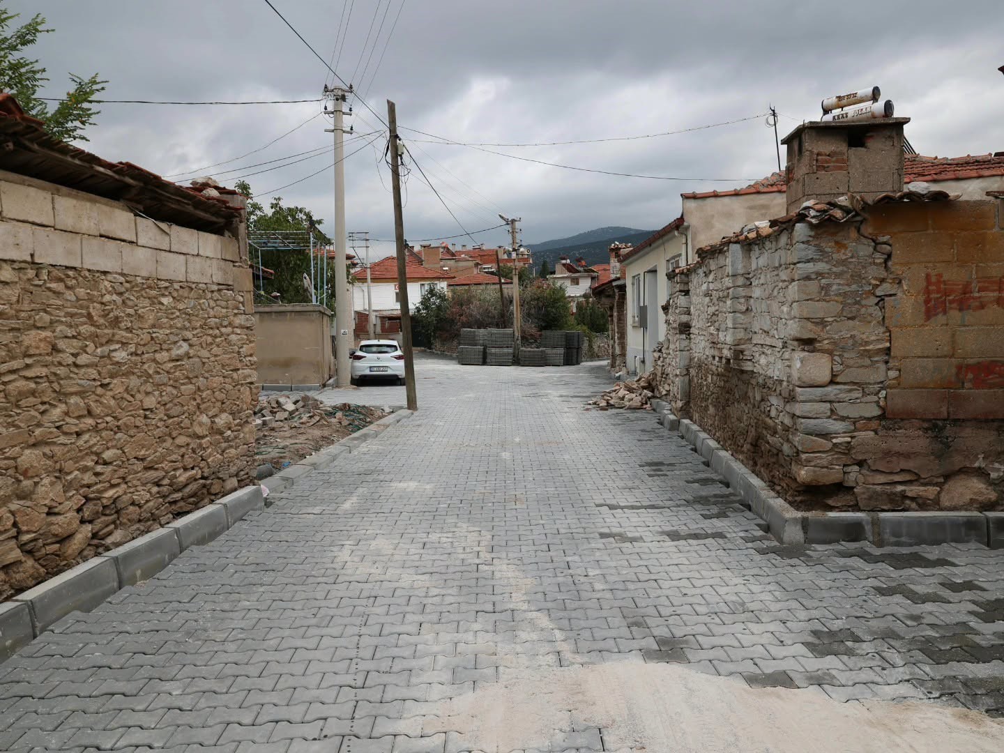 Tavas’ta Orta Mahallesi’nin altyapı ve yolları yenilendi