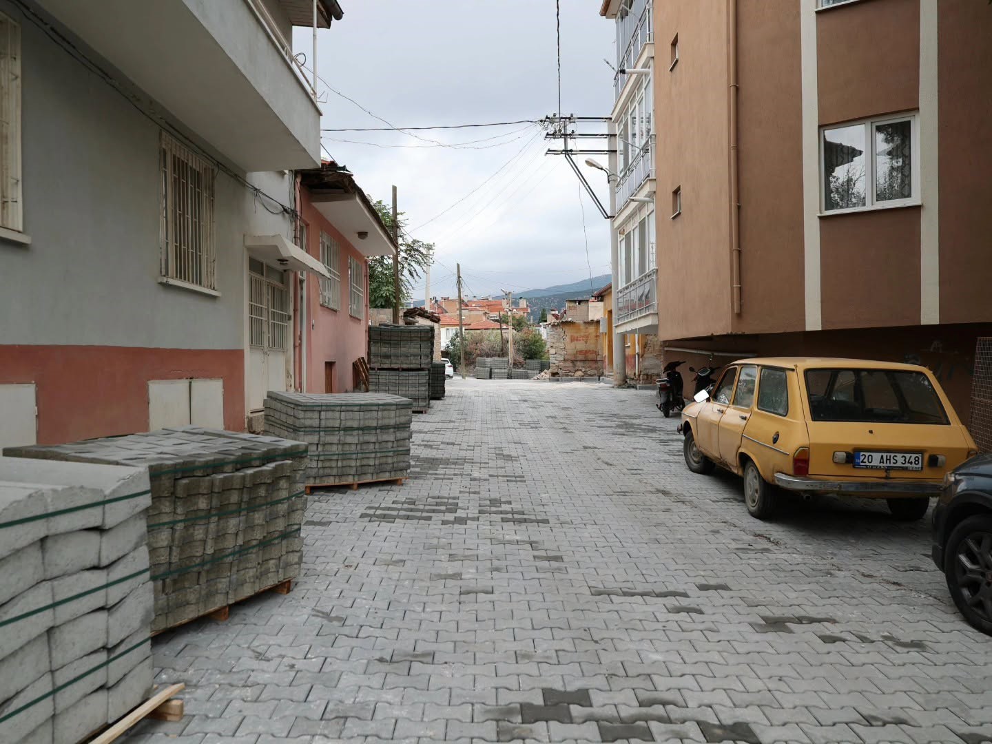 Tavas’ta Orta Mahallesi’nin altyapı ve yolları yenilendi