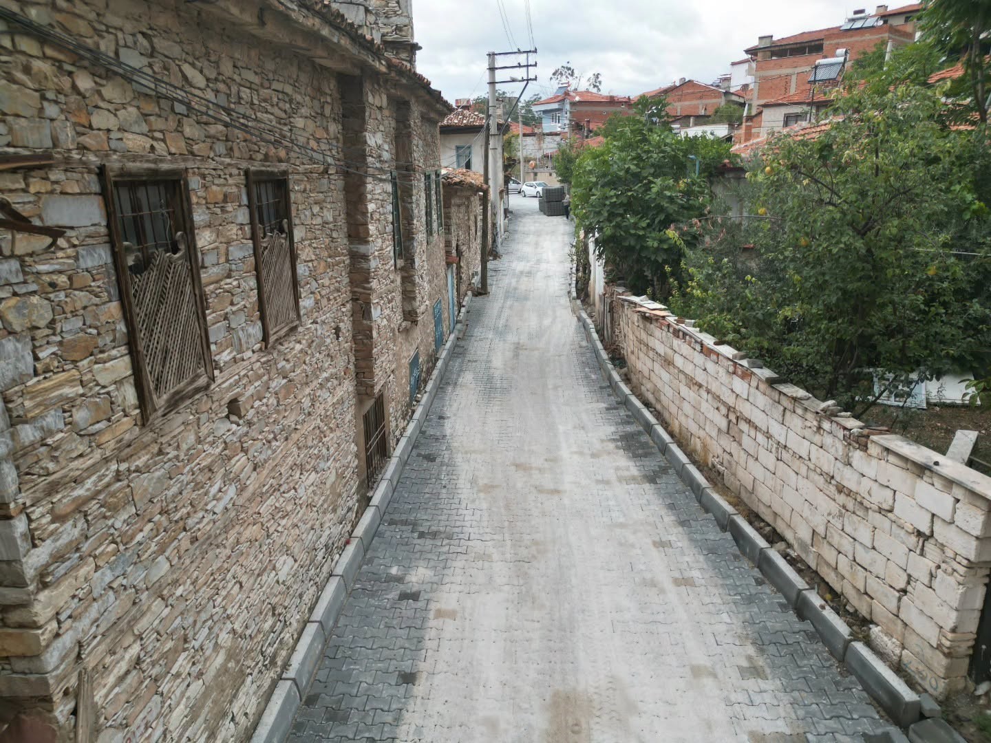 Tavas’ta Orta Mahallesi’nin altyapı ve yolları yenilendi