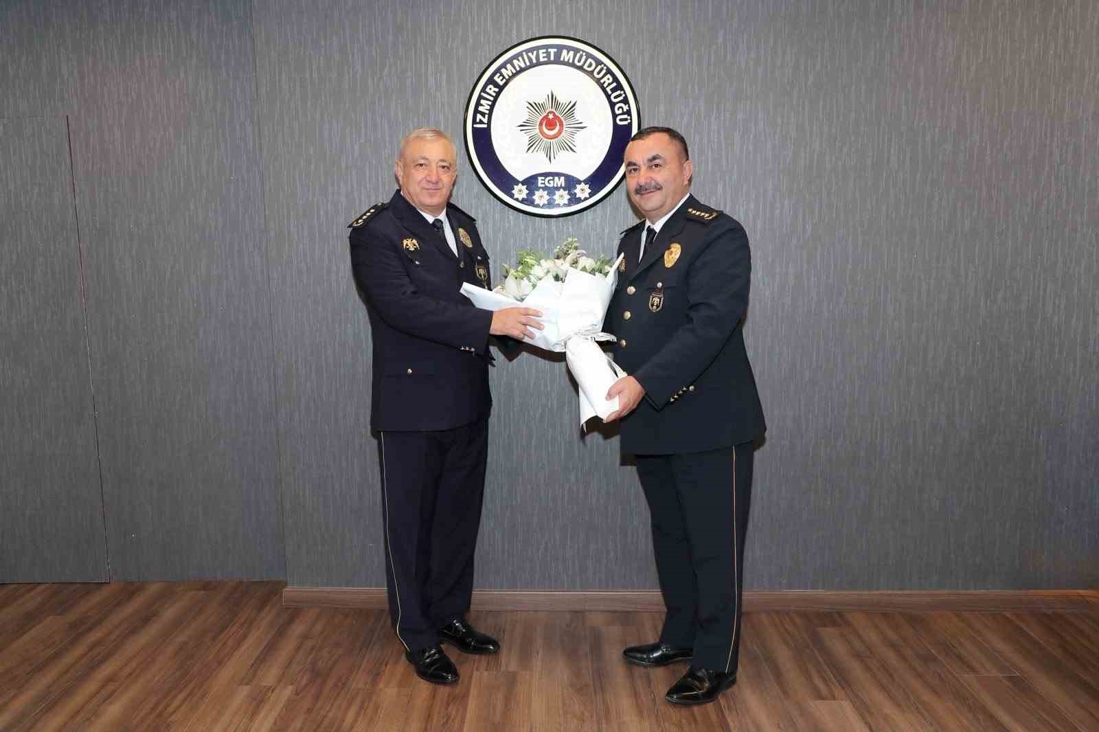 İzmir Emniyetinde devir teslim: Arıbaş görevine başladı