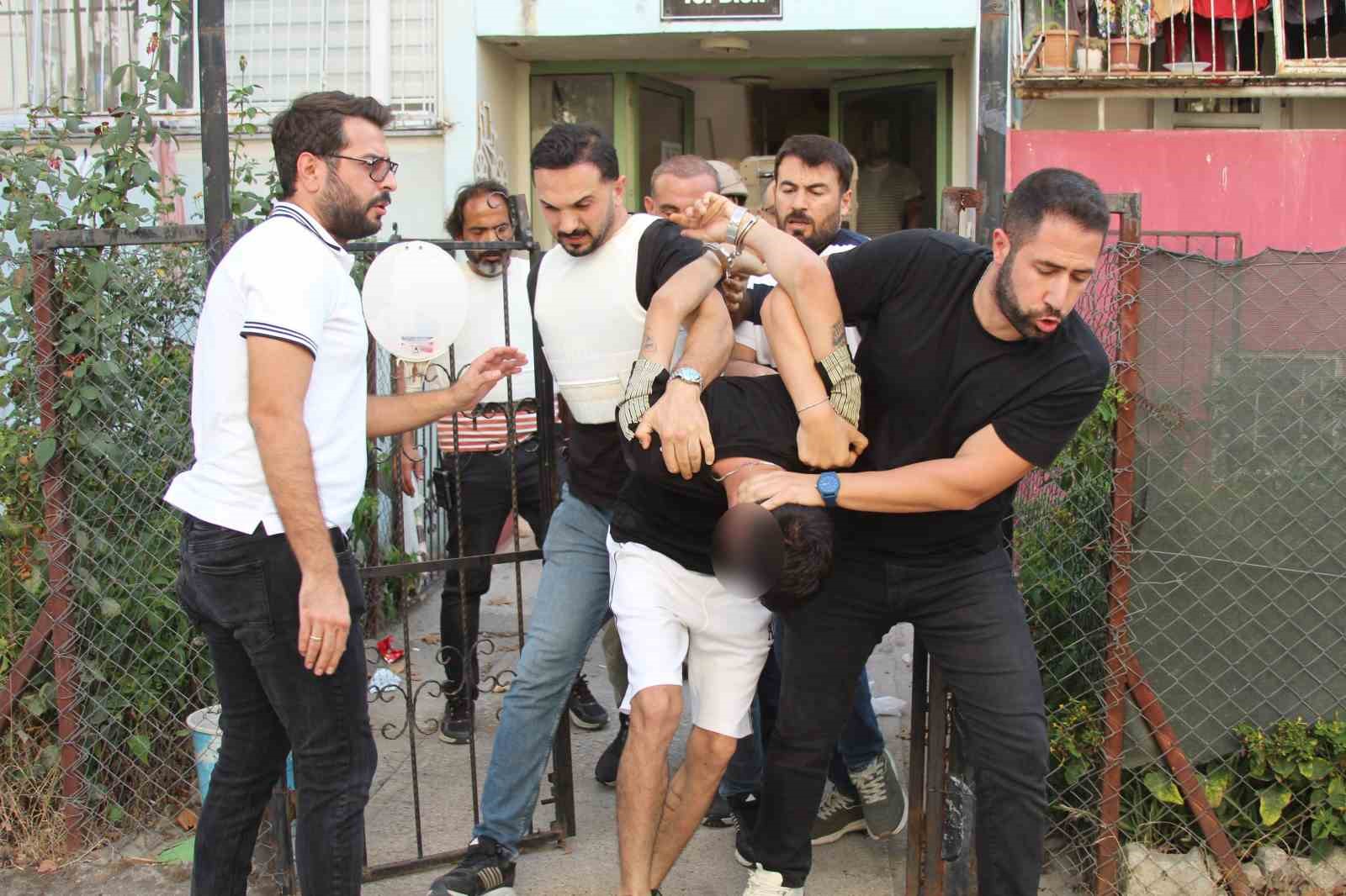 Pimi çekilen el bombasına bomba imha uzmanından koli bandıyla müdahale