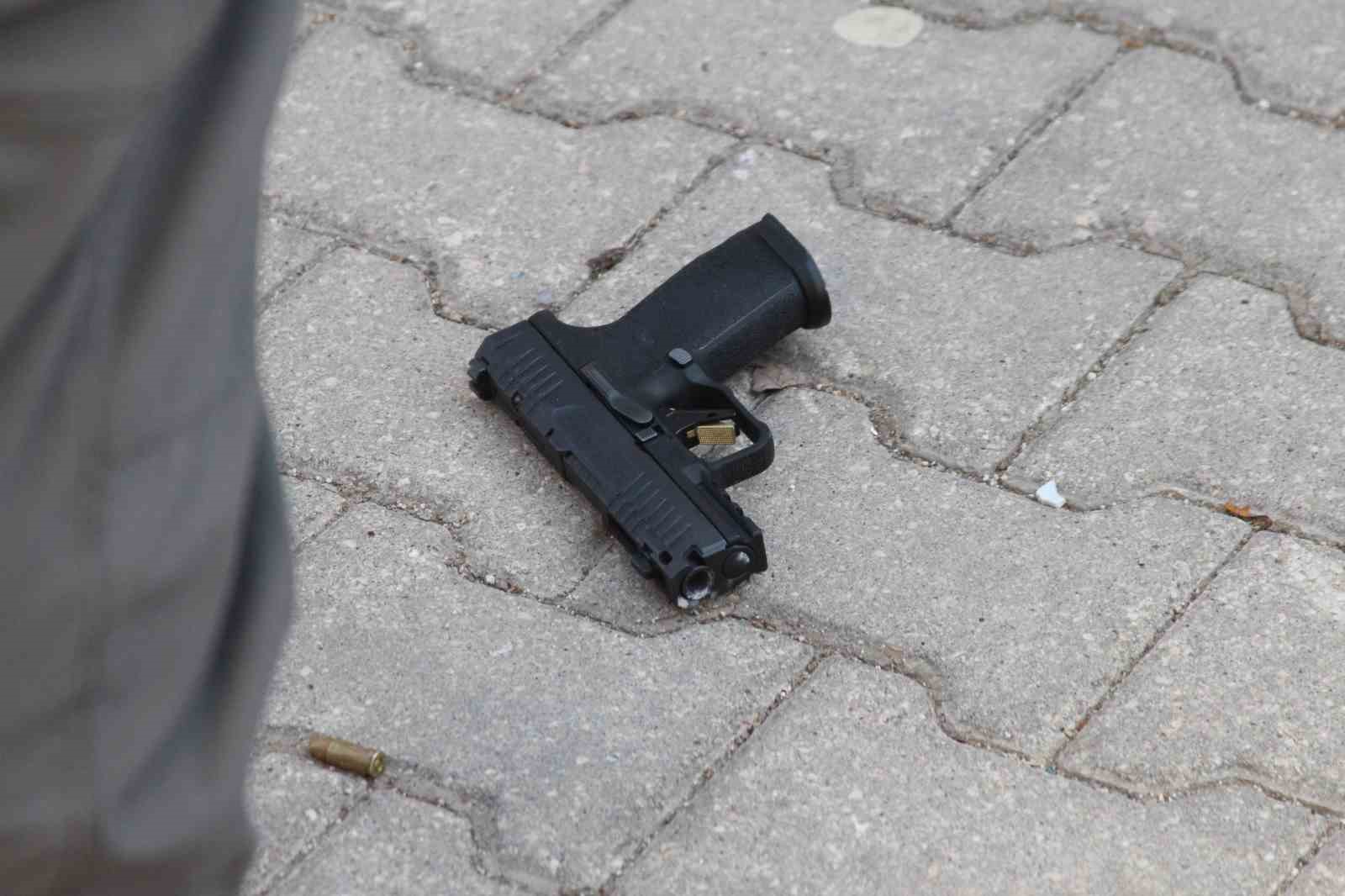 Pimi çekilen el bombasına bomba imha uzmanından koli bandıyla müdahale
