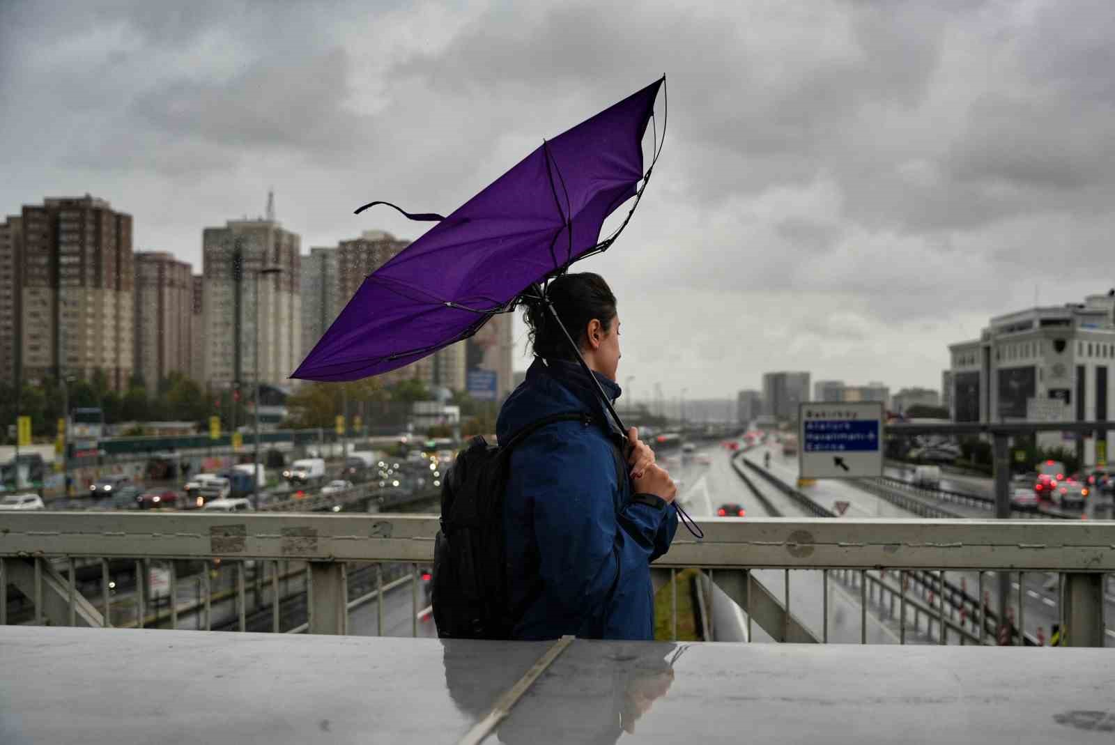 İstanbul’da sağanak yağış etkili oluyor