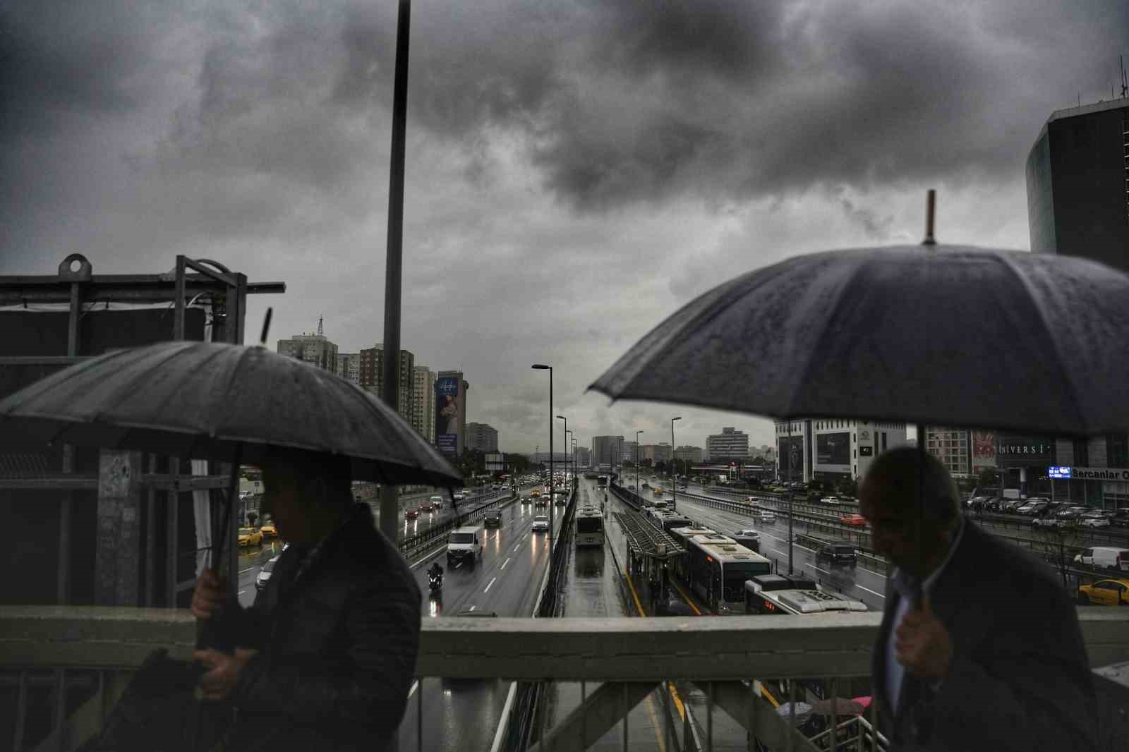 İstanbul’da sağanak yağış etkili oluyor