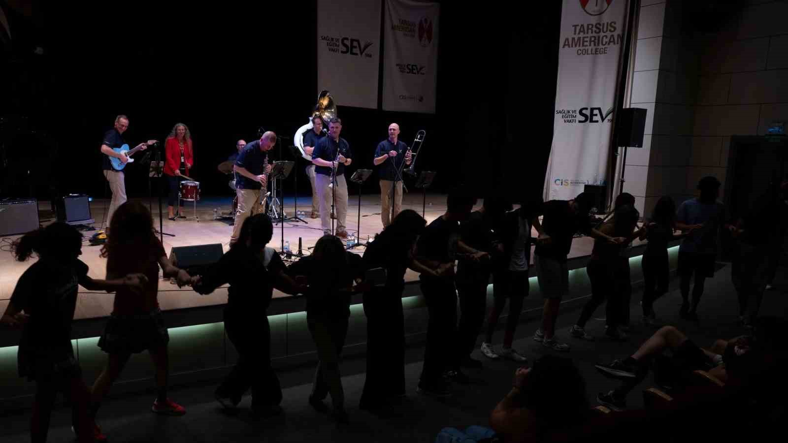 ABD Hava Kuvvetleri Orkestrası Adana’da müzik ziyafeti sundu