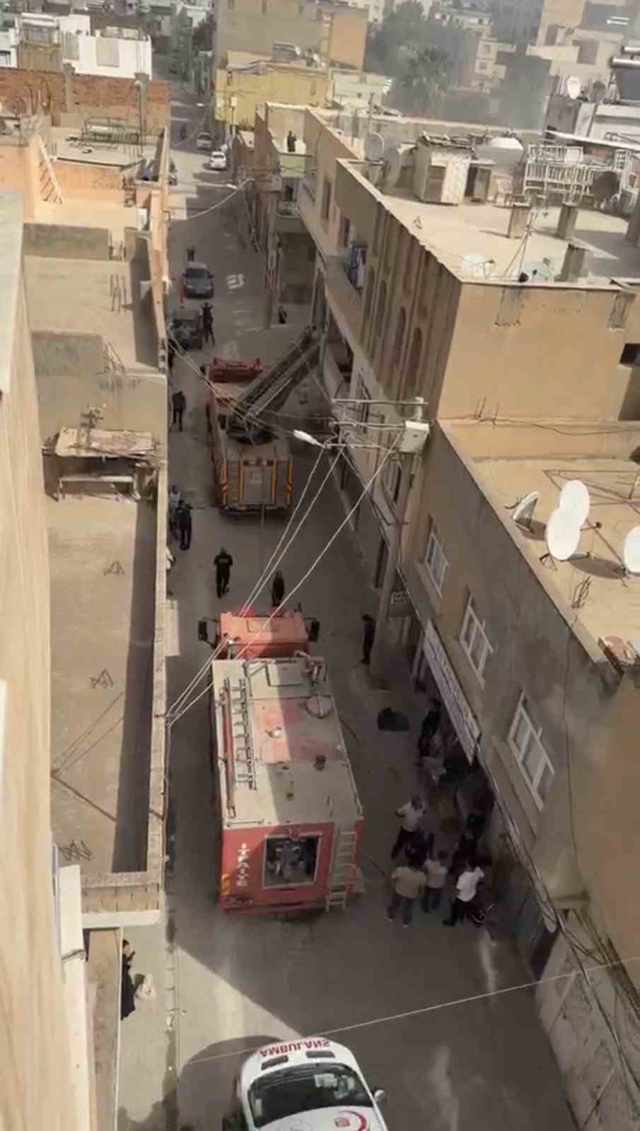 Mardin’de binada çıkan yangın söndürüldü