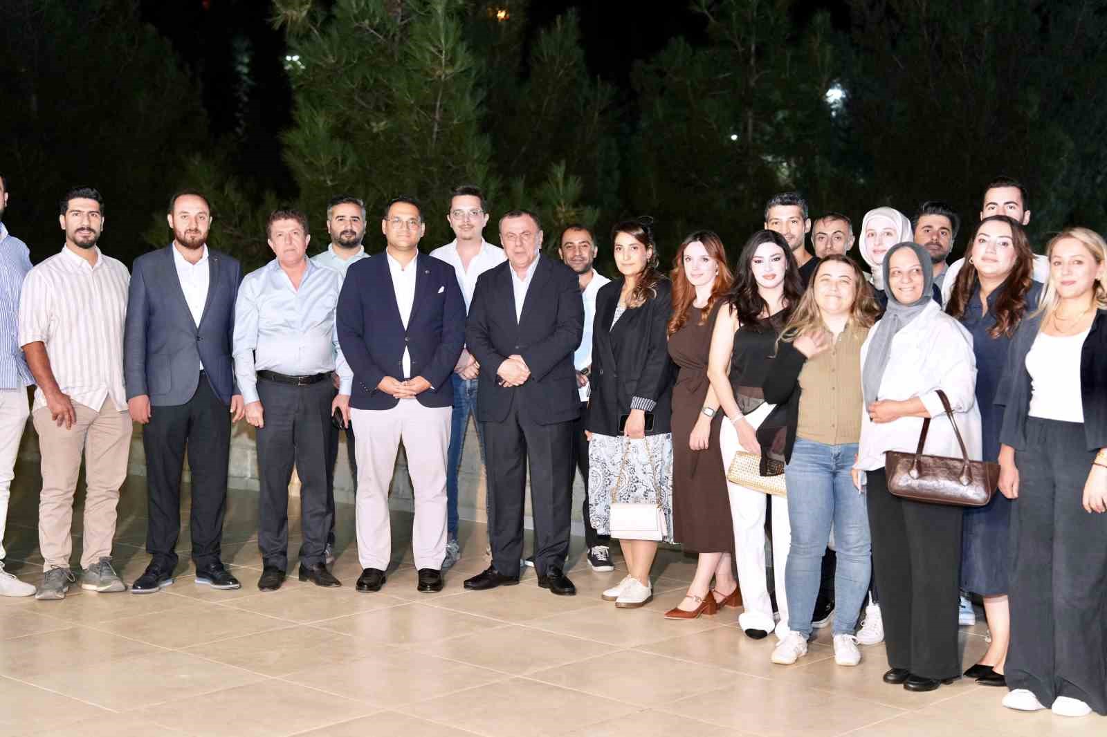 Başkan Şahin, Midyat Devlet Hastanesi yönetimi ve hekimlerle bir araya geldi
