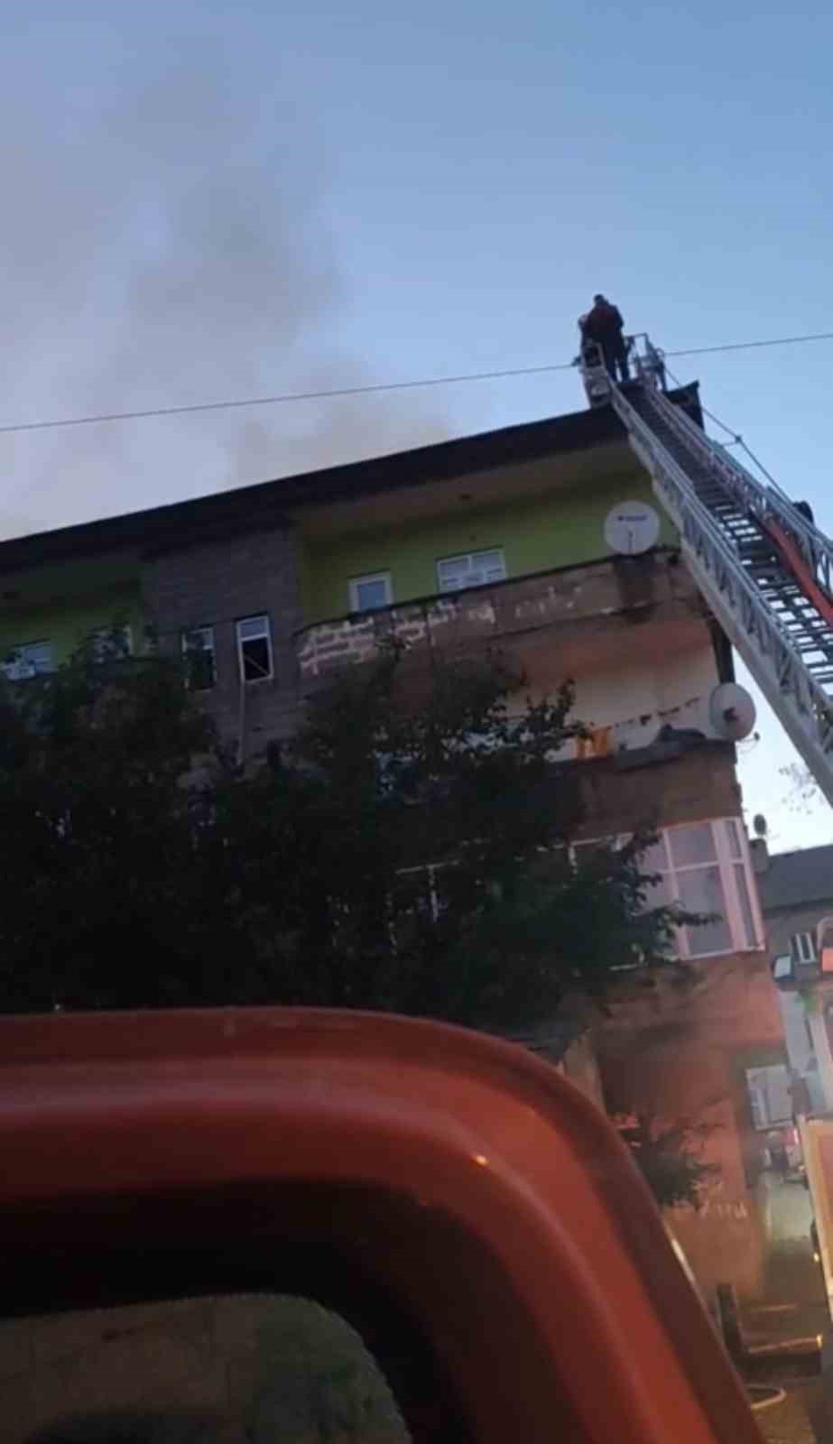Yüksekova’da iki gün arayla aynı evde ikinci yangın