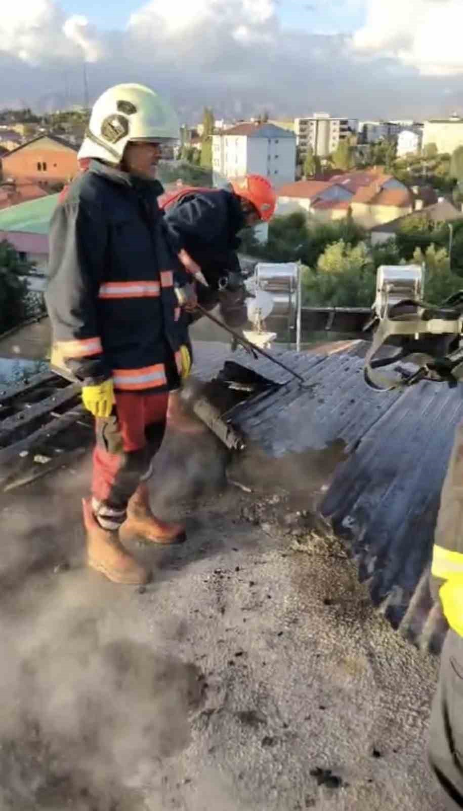 Yüksekova’da iki gün arayla aynı evde ikinci yangın