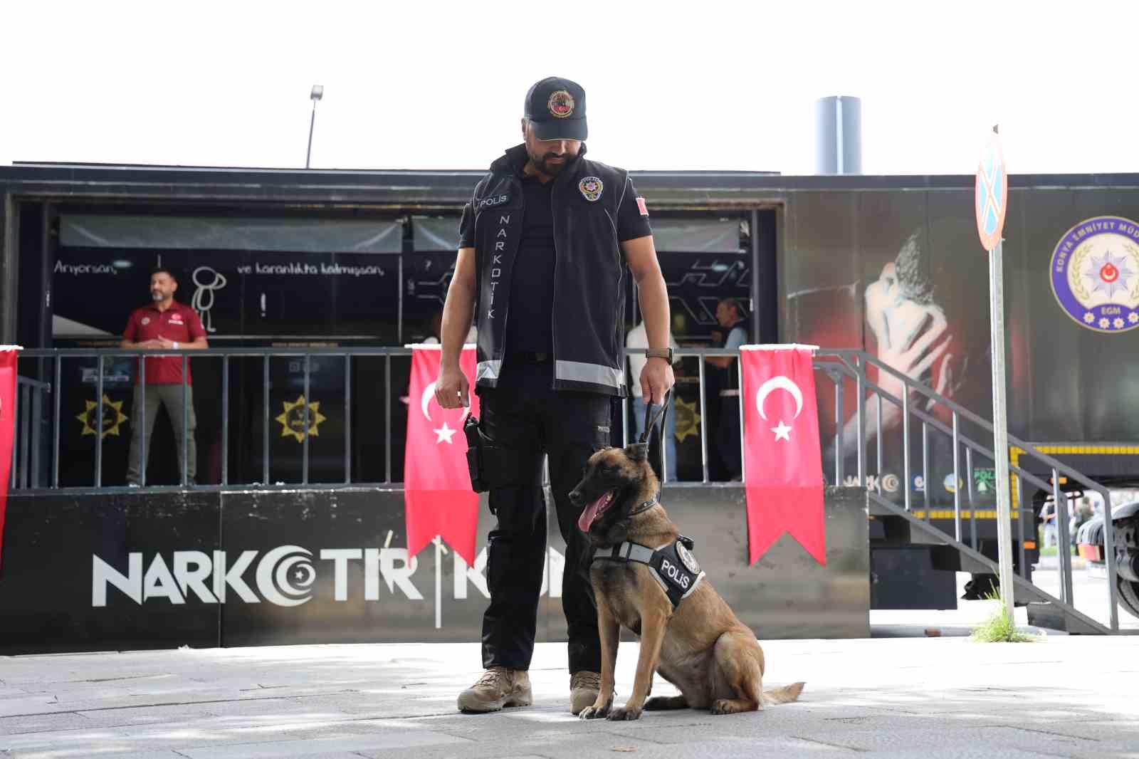 NARKO TIR ilk kez Elazığ’da: Vatandaşlardan yoğun ilgi
