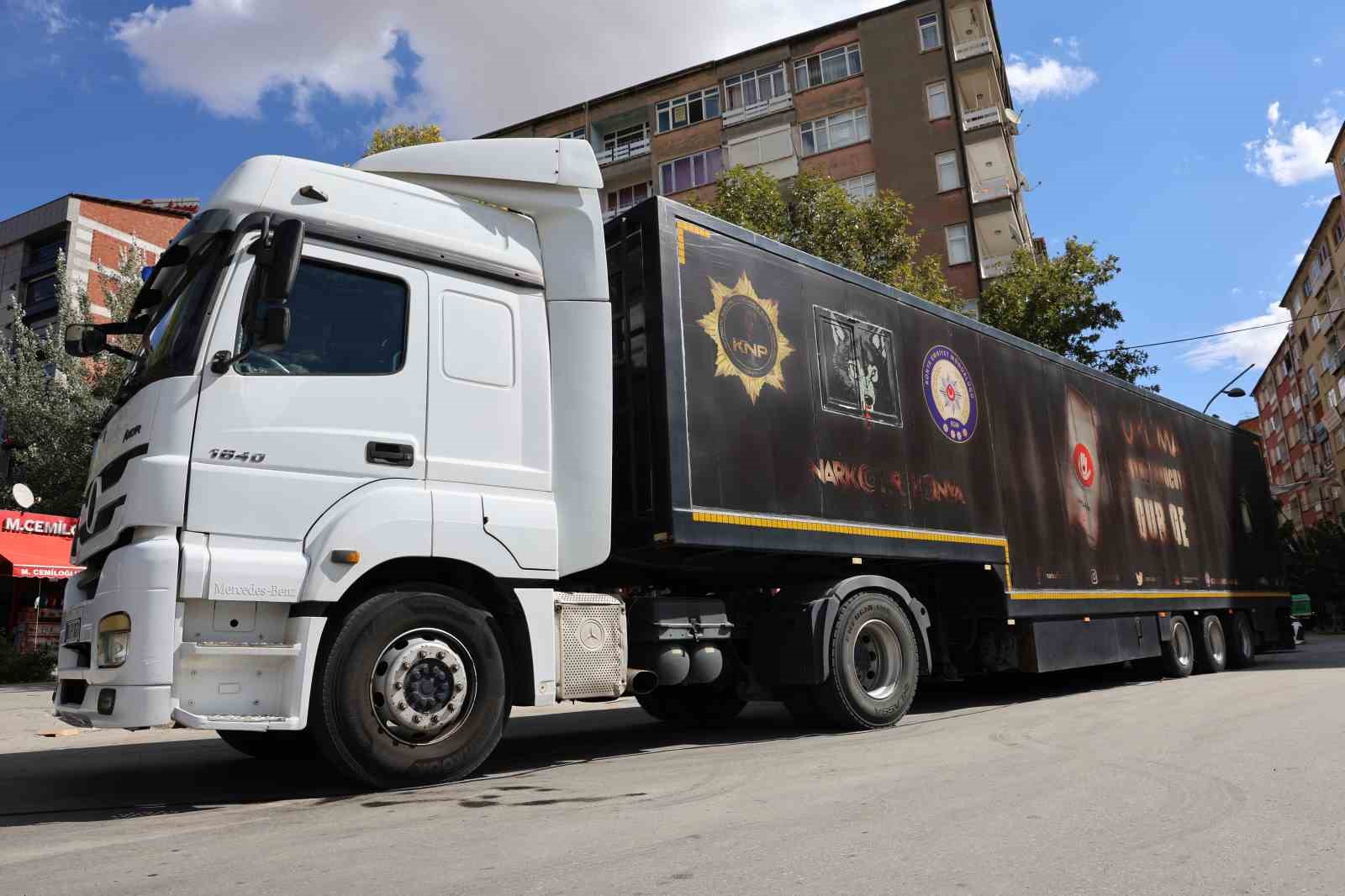 NARKO TIR ilk kez Elazığ’da: Vatandaşlardan yoğun ilgi