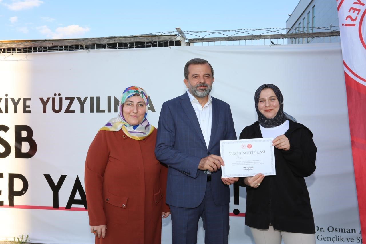 Yüzlerce Gürsulu kadın ücretsiz yüzme öğrendi
