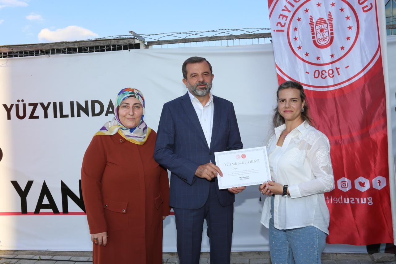 Yüzlerce Gürsulu kadın ücretsiz yüzme öğrendi