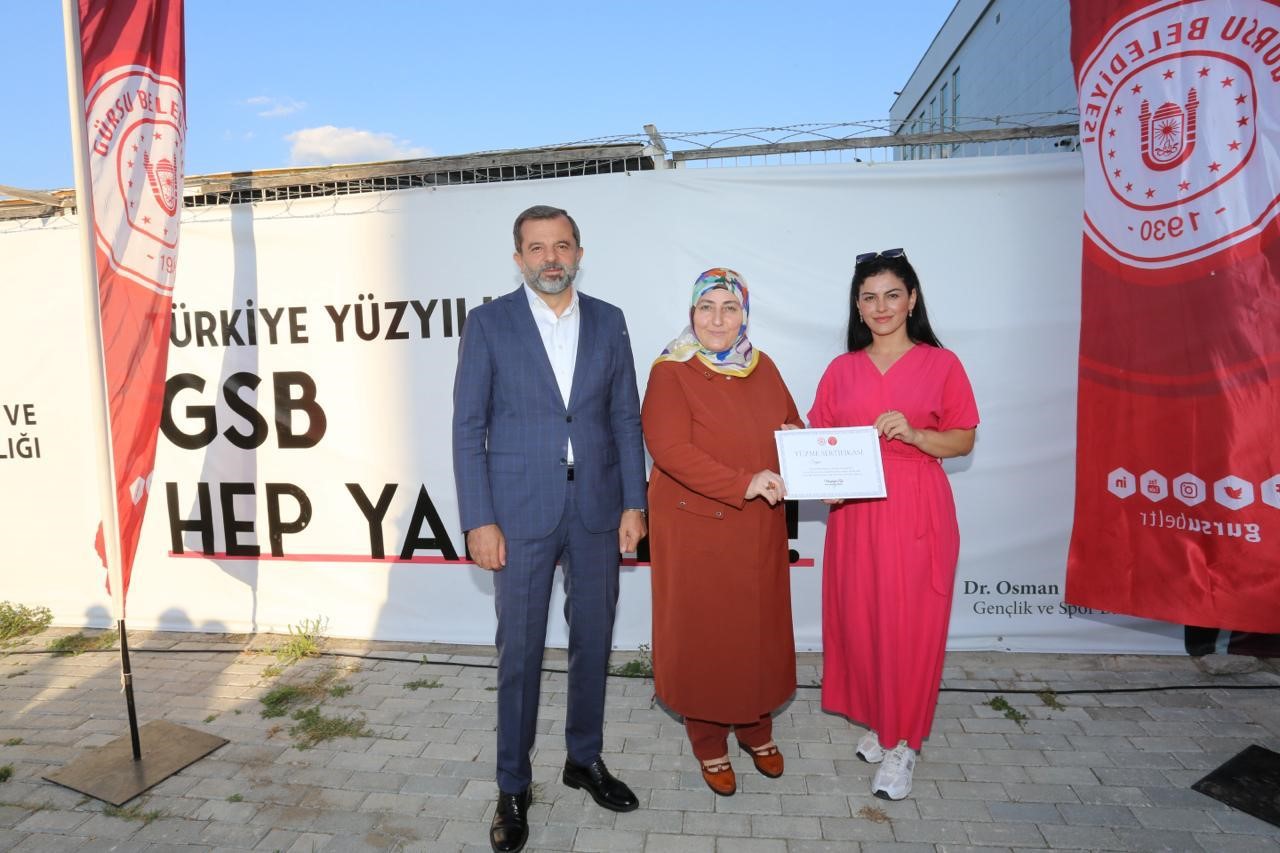 Yüzlerce Gürsulu kadın ücretsiz yüzme öğrendi