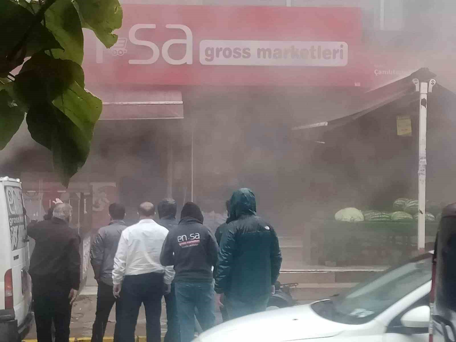 Markette yangın çıktı, ürünler zarar gördü