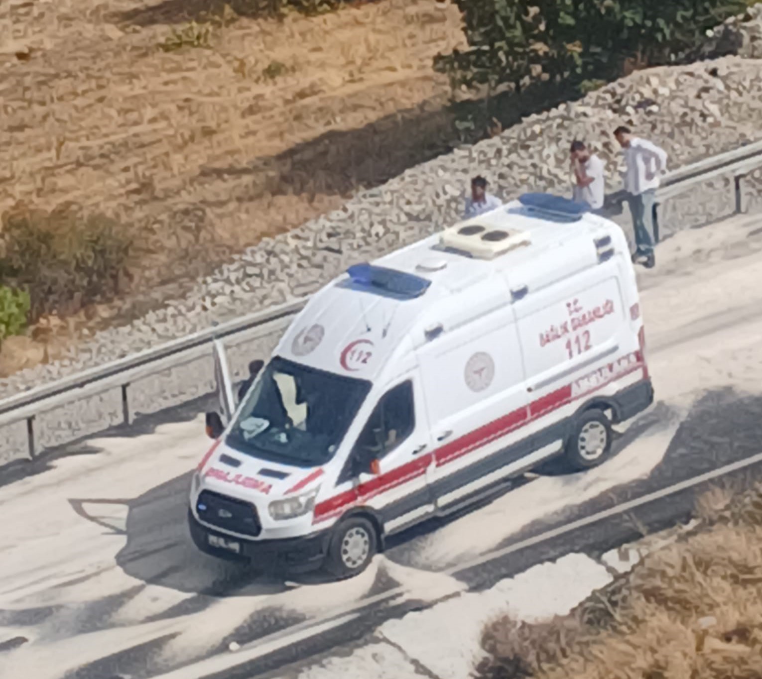 Kontrolden çıkan tırdan atlayan sürücü ve yanındaki kişi yaralandı