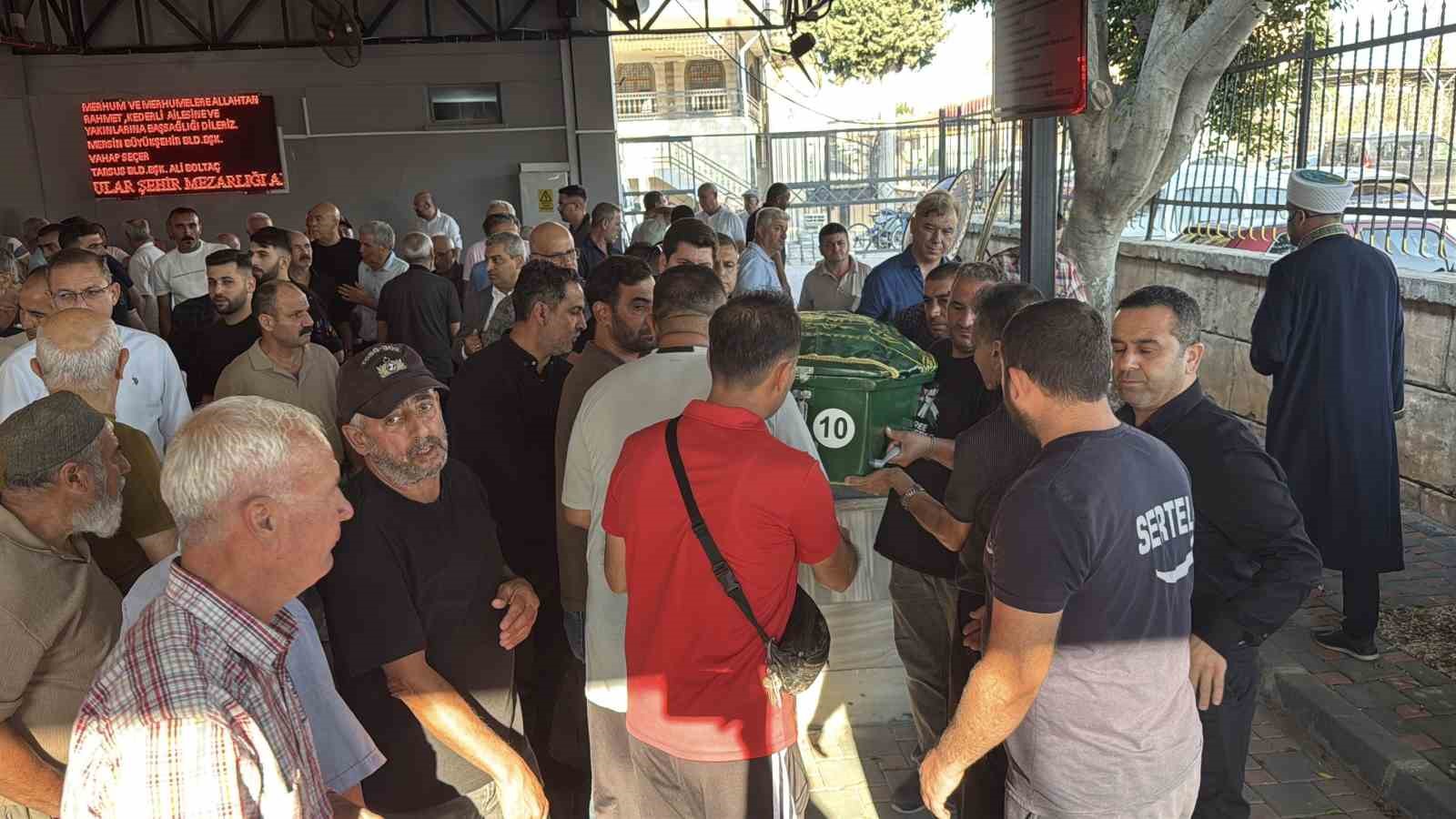 Kahvehanedeki silahlı saldırıda hayatını kaybeden antrenör son yolculuğuna uğurlandı