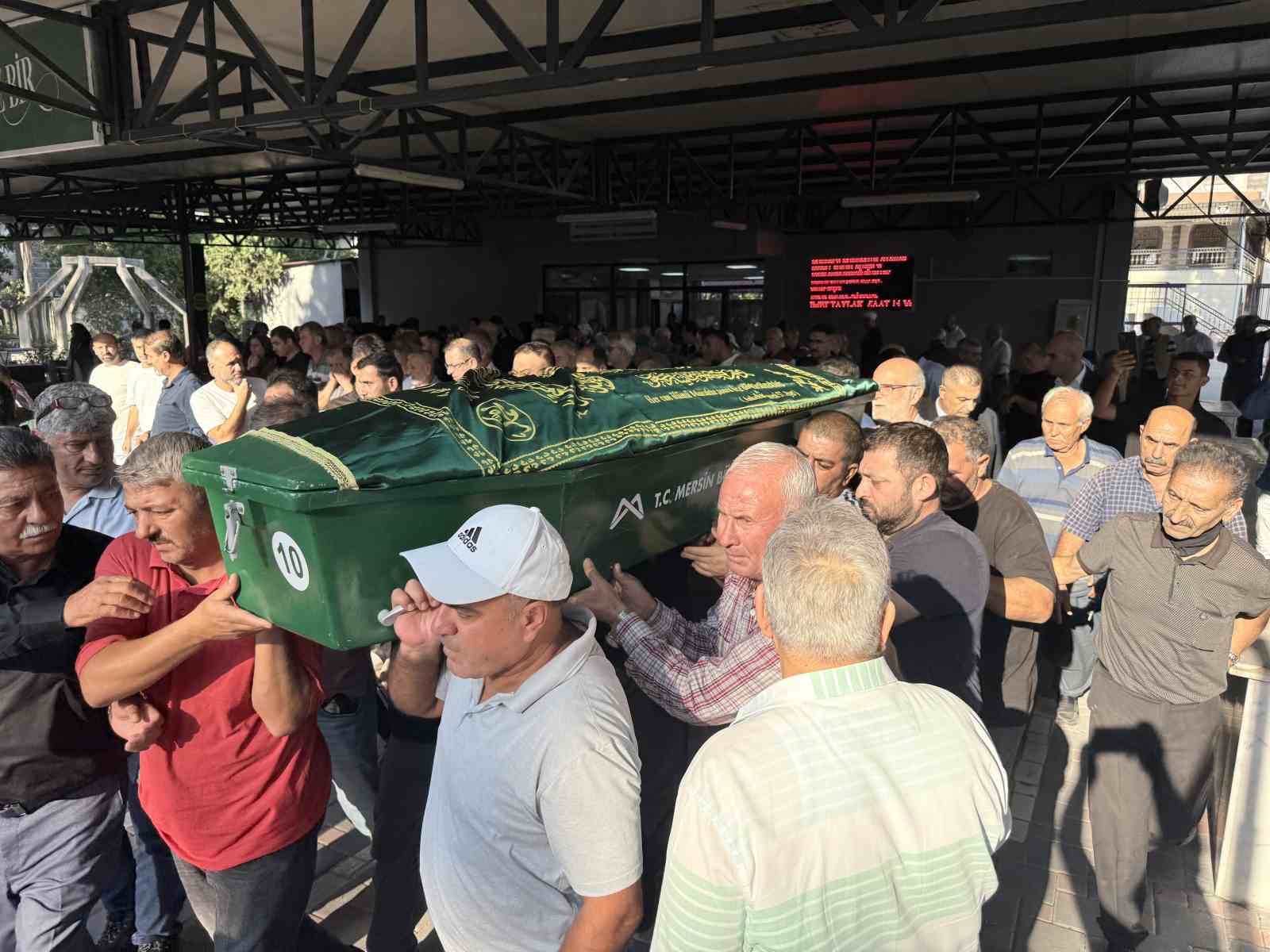 Kahvehanedeki silahlı saldırıda hayatını kaybeden antrenör son yolculuğuna uğurlandı