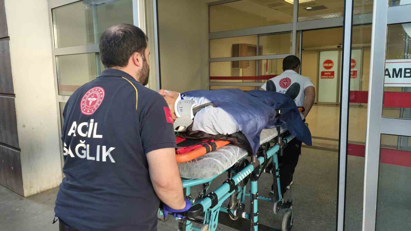 Otobüs içerisinde düşen yolcu yaralandı