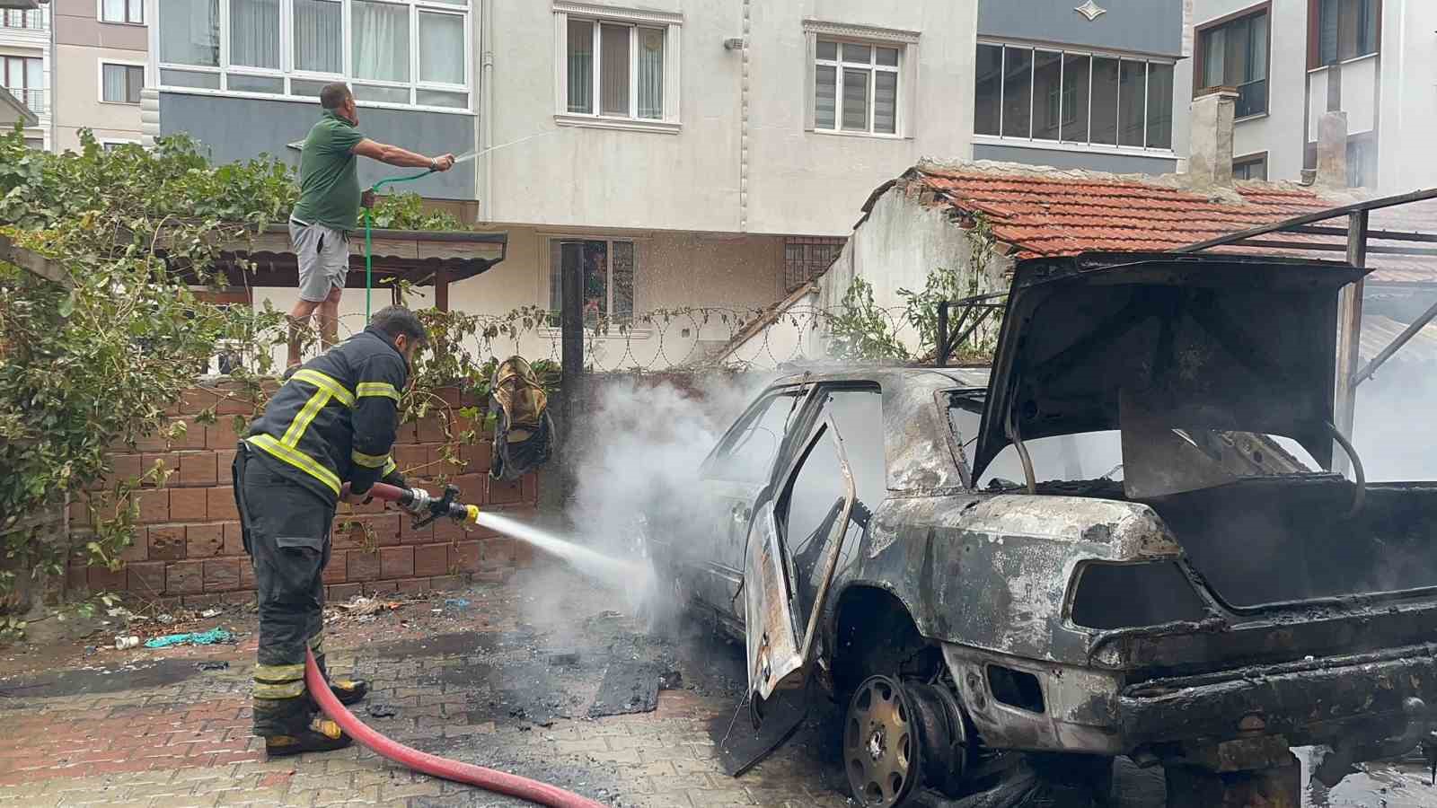 Yangını söndürmek isterken yaralandı