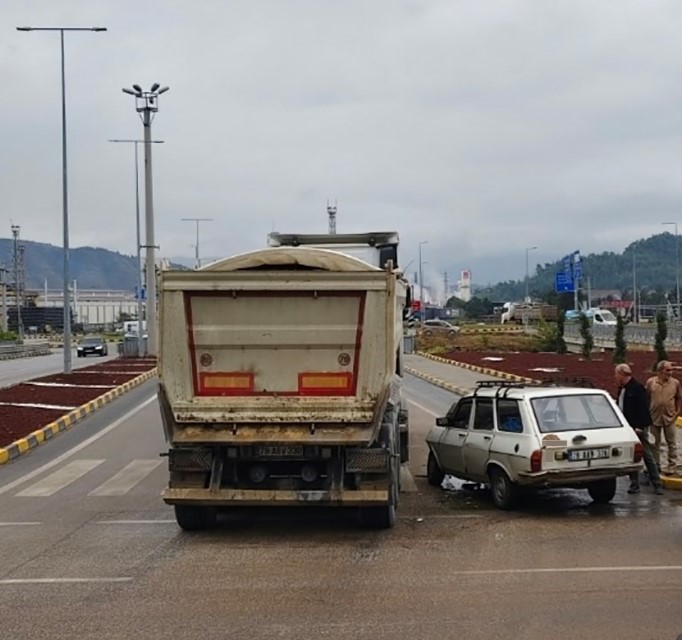 Karabük’te kırmızı ışık ihlali kazaya neden oldu: 2 yaralı