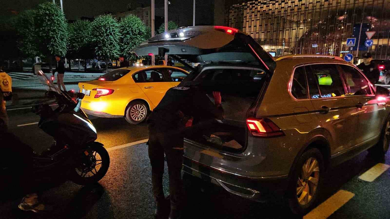 İstanbul Taksim’de ’Huzur İstanbul’ denetimi