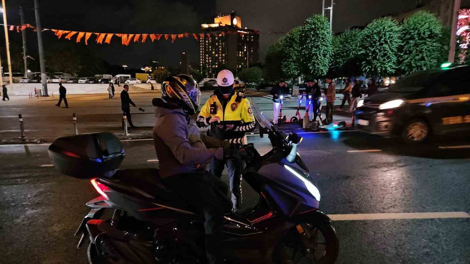İstanbul Taksim’de ’Huzur İstanbul’ denetimi