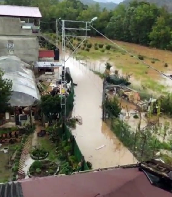 Nehir taşınca mahalle Venedik’e döndü