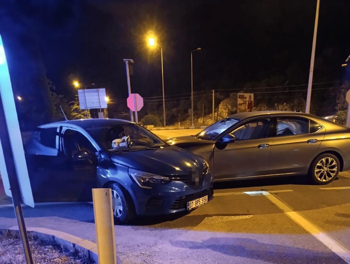 Antalya’da trafik kazası: 2’si Norveç vatandaşı 3 yaralı